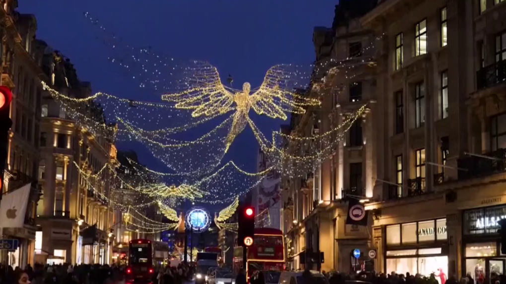 Londýn rozžiarili milióny svetiel: Vianočná atmosféra vládne aj v najznámejších kútoch metropoly