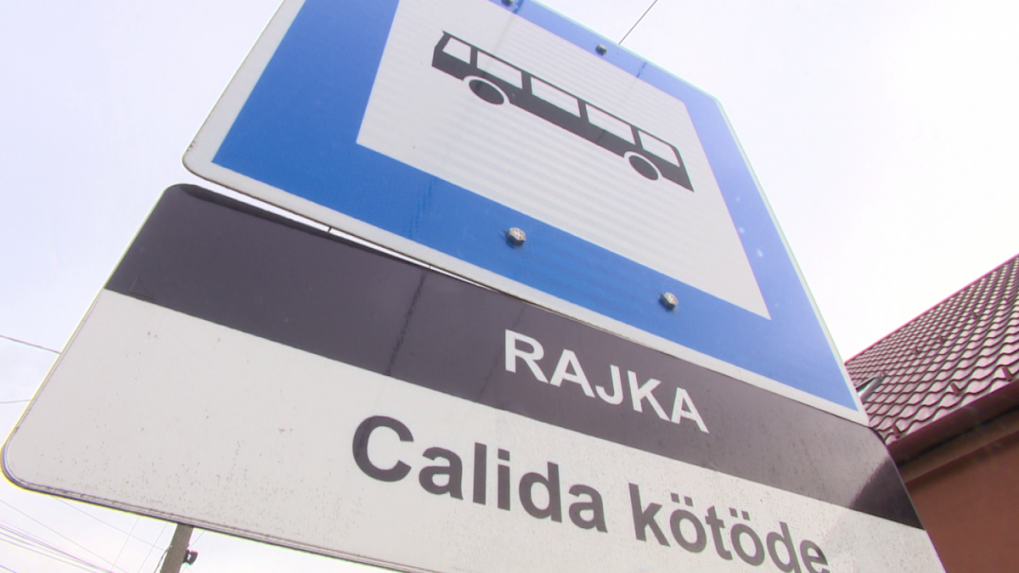 Obyvatelia obce Rajka čakajú už tri roky na obnovenie autobusovej linky do Bratislavy