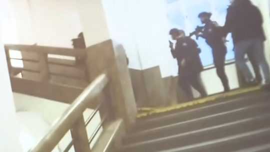 VIDEO: Polícia zverejnila zábery zo zásahu voči strelcovi z pražskej univerzity