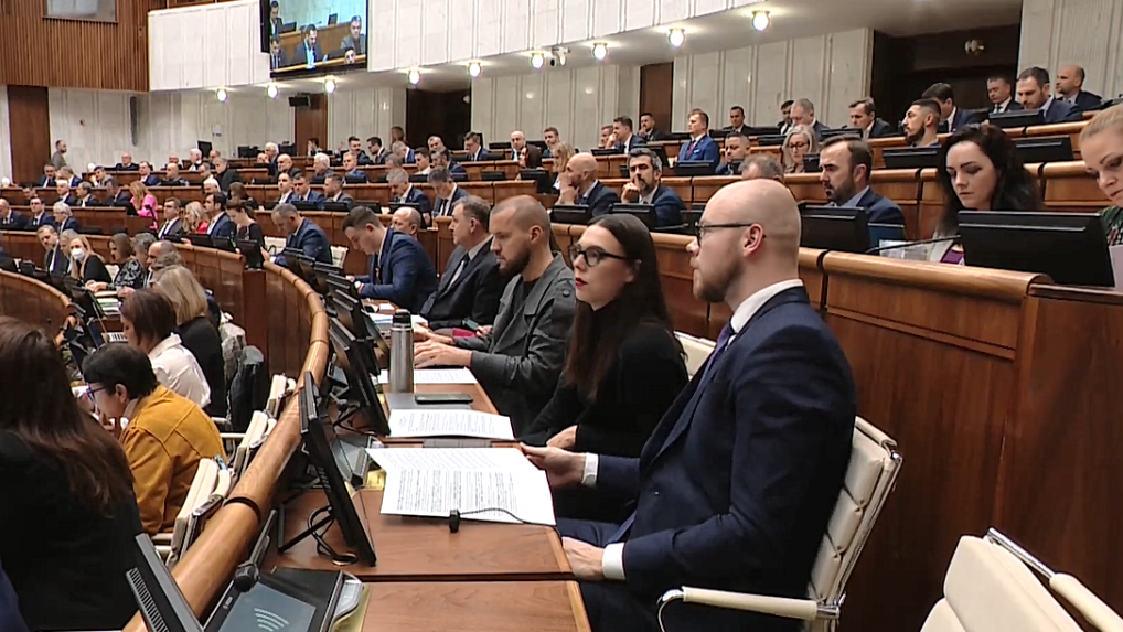 Konsolidačný balíček aj vznik nového ministerstva: Parlament je preplnený zákonmi v zrýchlenom konaní, opozícia je proti