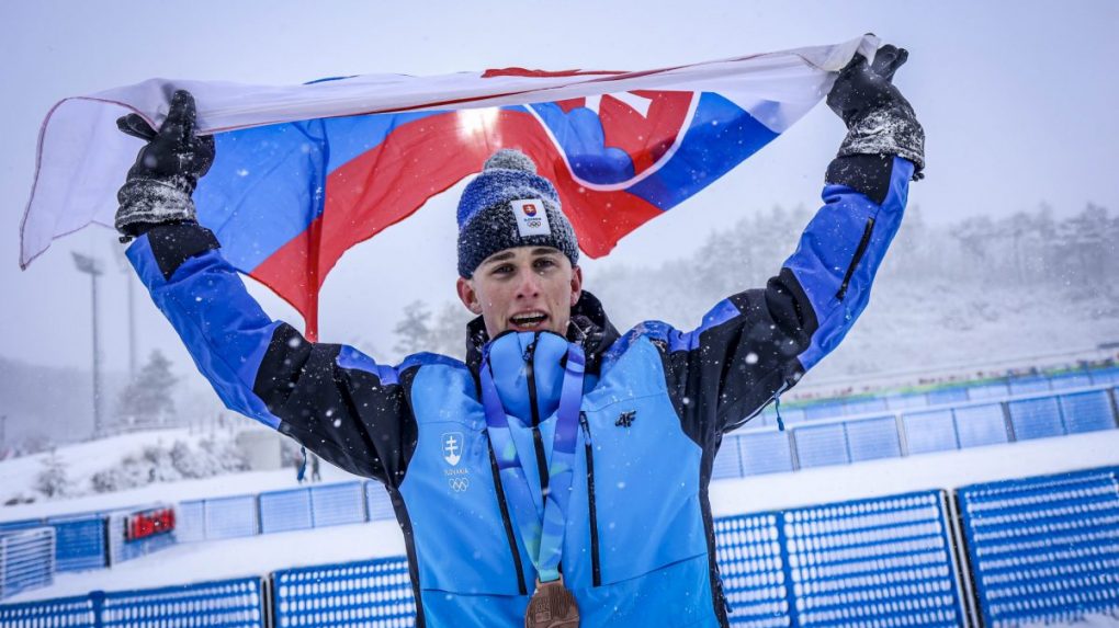 Zimné olympijské hry mládeže: Biatlonista Sklenárik získal v individuálnych pretekoch na 12,5 km bronz