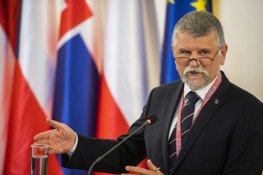 Šéf maďarského parlamentu nepodporuje vstup Švédska do NATO. Niekto musí byť aj posledný, povedal