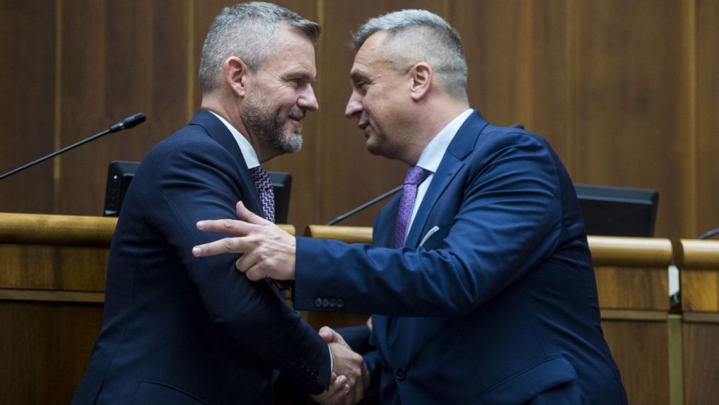 Poslanci Hlasu nepodporia program mimoriadnej schôdze o odvolávaní Andreja Danka
