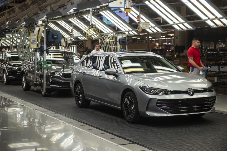 Volkswagen ruší plánované zvýšenie manažérskych platov, týka sa to aj inflačného bonusu