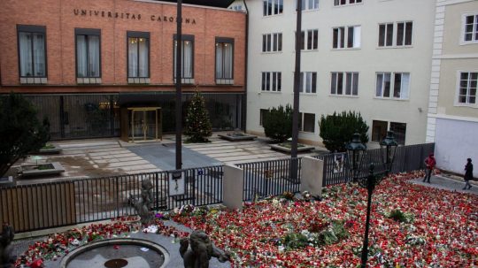 Na snímke sídlo Rektorátu Univerzity Karlovej (UK) na Ovocnom trhu, pri ktorom vzniklo pietne miesto po tragickej streľbe.