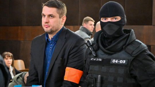 Na snímke obžalovaný Adam Puškár (vľavo) na pojednávaní v kauze vraždy Daniela Tupého.