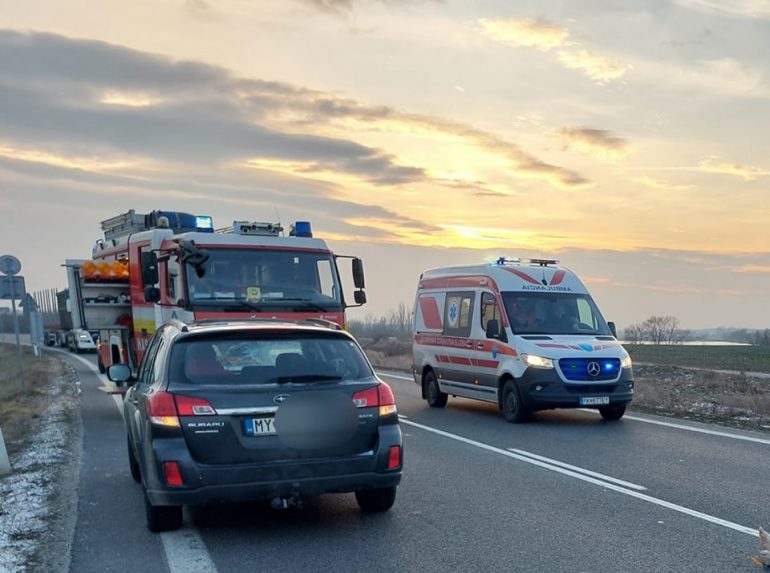 Nehoda na obchvate Skalice: Auto zrazilo chodca, vodičovi vozidlo zabavili