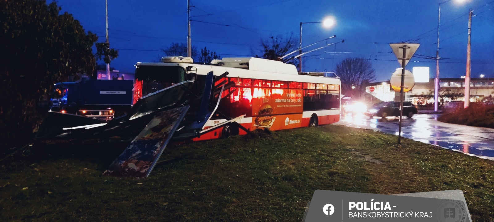 Nehoda trolejbusu v Banskej Bystrici.