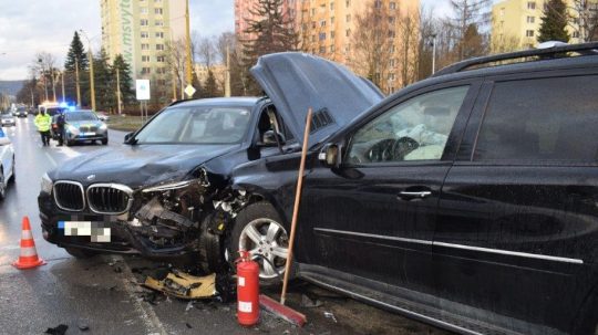 Nehodu v Prešove zapríčinil tínedžer na cudzom aute.