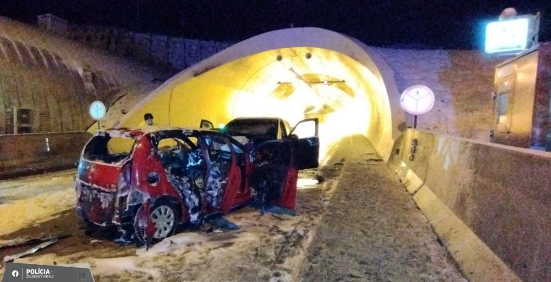 Tragickú nehodu v tuneli Horelica zrejme zavinil opitý vodič. Nafúkal takmer dve promile