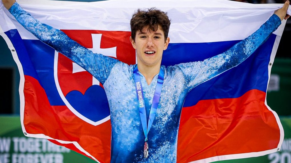 VIDEO: Prvá medaila v krasokorčuľovaní pre Slovensko. Adam Hagara získal striebro na ZOHM