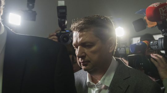 Na snímke Ladislav Bašternák odchádza z hlavného pojednávania v kauze neoprávnene vyplatenej vratky DPH v hodnote 2 milióny eur, 7. novembra 2018 na Okresnom súde Bratislava.