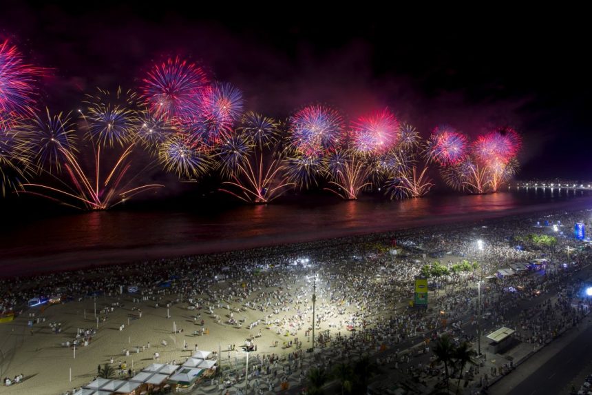 FOTO/VIDEO: V Riu de Janeiro vítali Nový rok dva milióny ľudí, v New Yorku státisíce