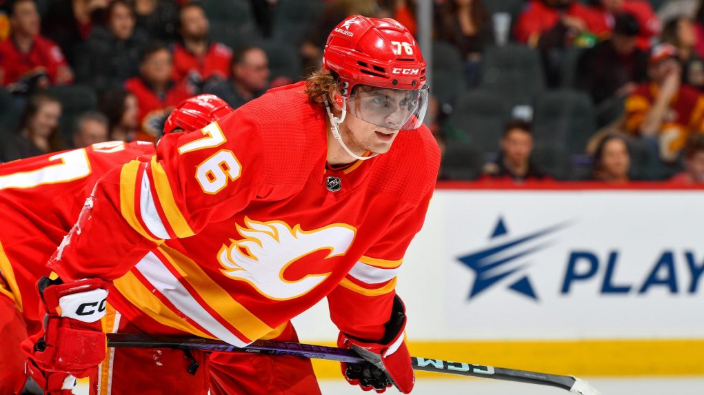 NHL: Pospíšil predĺži zmluvu s Calgary Flames. Stal sa dôležitou súčasťou tímu, uviedol manažér klubu