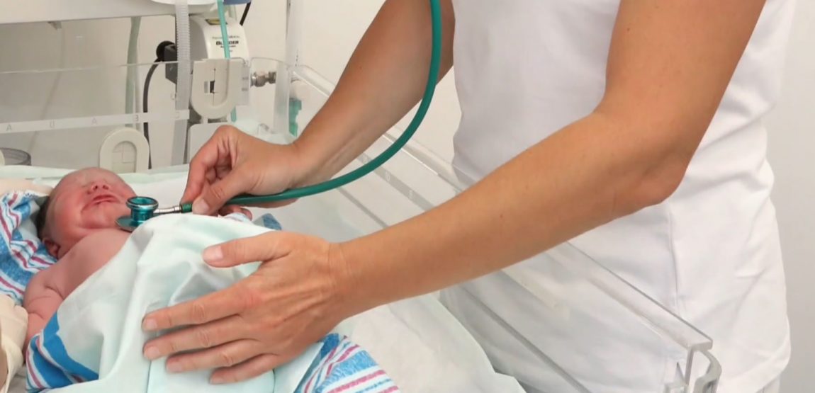 Vek prvorodičiek stúpa, plodnosť klesá: Súčasná medicína ponúka budúcim matkám alternatívy aj na Slovensku