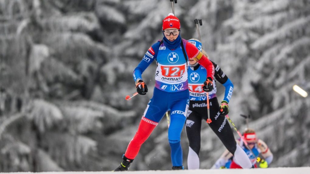 Slovenskú biatlonovú štafetu žien stiahli z trate po šiestej streleckej položke, víťazkami Francúzky
