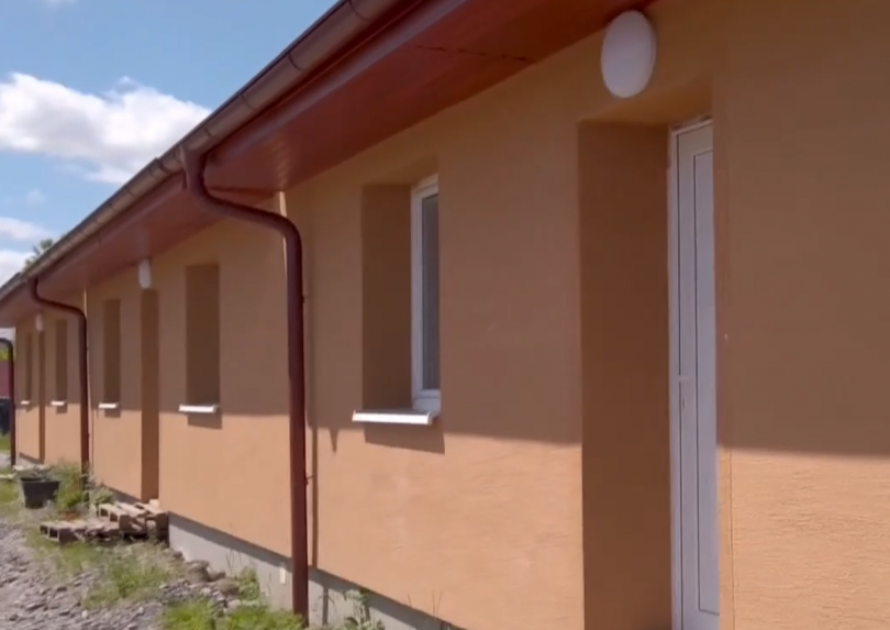 Ďalšie rodiny v núdzi sa dostali k novým nájomným bytom v Bratislave