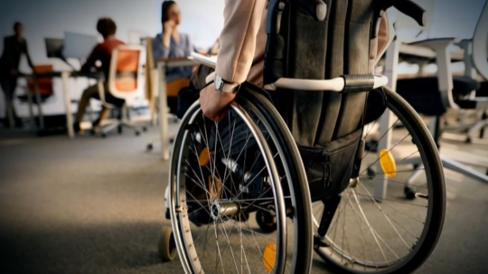 Na ilustračnej snímke invalidný vozík.
