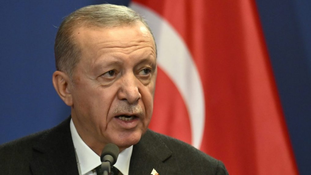 Turecký parlament schválil vstup Švédska do NATO, ratifikáciu dokončí prezident Erdogan