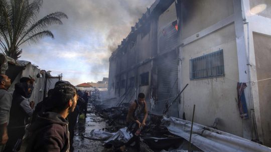 Požiar v budove strediska odborného výcviku UNRWA.