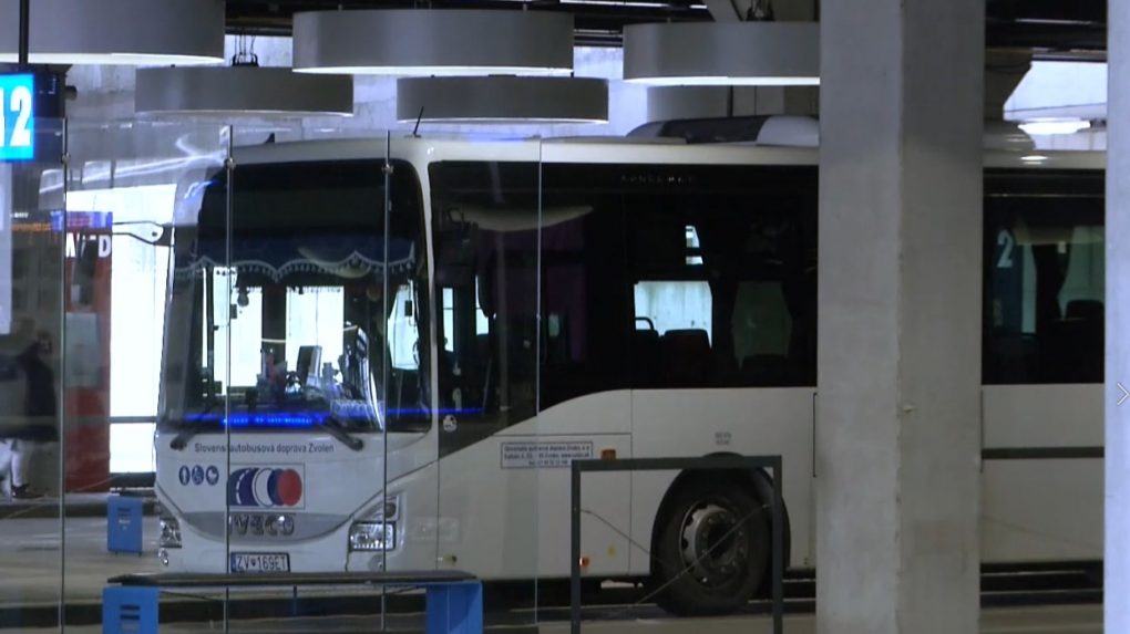 V Banskobystrickom kraji jazdia ľudia prímestskými autobusmi v januári zadarmo