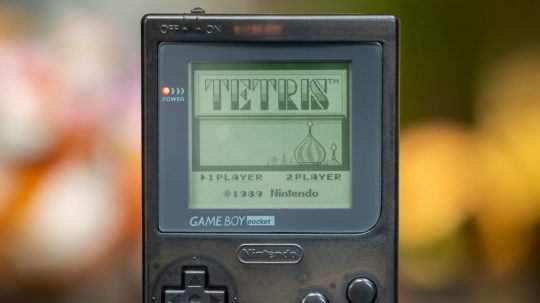 Ilustračná snímka hry Tetris na hernej konzole.