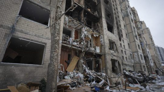 zničený bytový dom