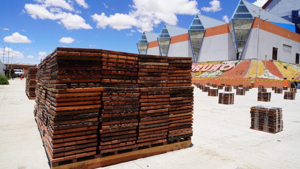 V Bolívii zadržali rekordnú zásielku kokaínu, skrýval sa medzi drevenými dlaždicami