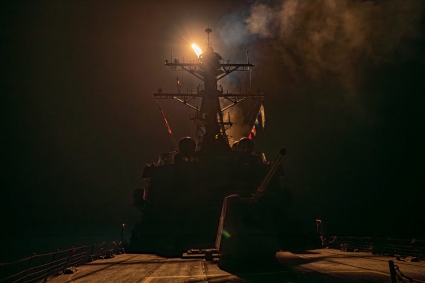 Americkú nákladnú loď zasiahla pri pobreží Jemenu raketa