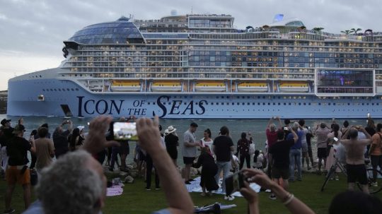 Na snímke najväčšia loď na svete Icon of the Seas.