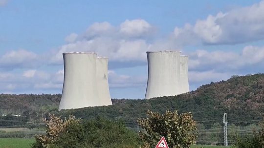 komíny jadrovej elektrárne