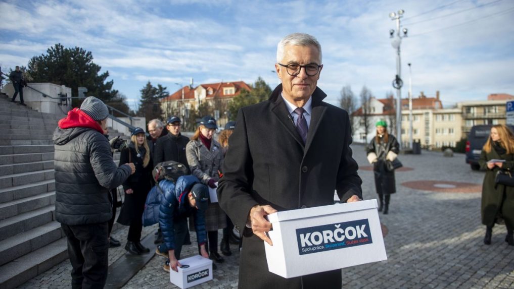 I. Korčok odovzdal do parlamentu vyše 40-tisíc podpisov na prezidentskú kandidatúru