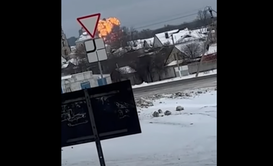 VIDEO: V ruskej oblasti Belgorod sa zrútilo vojenské lietadlo. Ukrajina potvrdila, že ho zostrelila