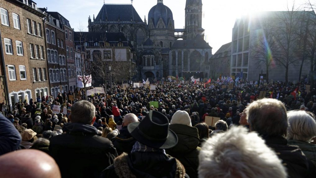 V Nemecku pokračovali protesty proti pravicovému extrémizmu. Len Düsseldorf zaplnilo približne 100-tisíc ľudí