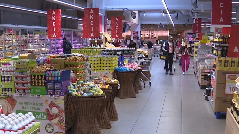 Maďari opäť chodia nakupovať na Slovensko. Tvrdia, že tovary sú u nás lacnejšie a kvalitnejšie