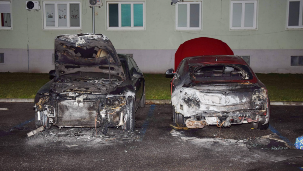 PoÃ…Â¾iar zniÃ„Âil prednÃƒÂº Ã„ÂasÃ…Â¥ Audi A6a a vedÃ„Â¾ajÃ…Â¡ÃƒÂ­ Opel Insignia obhorel v zadnej Ã„Âasti.