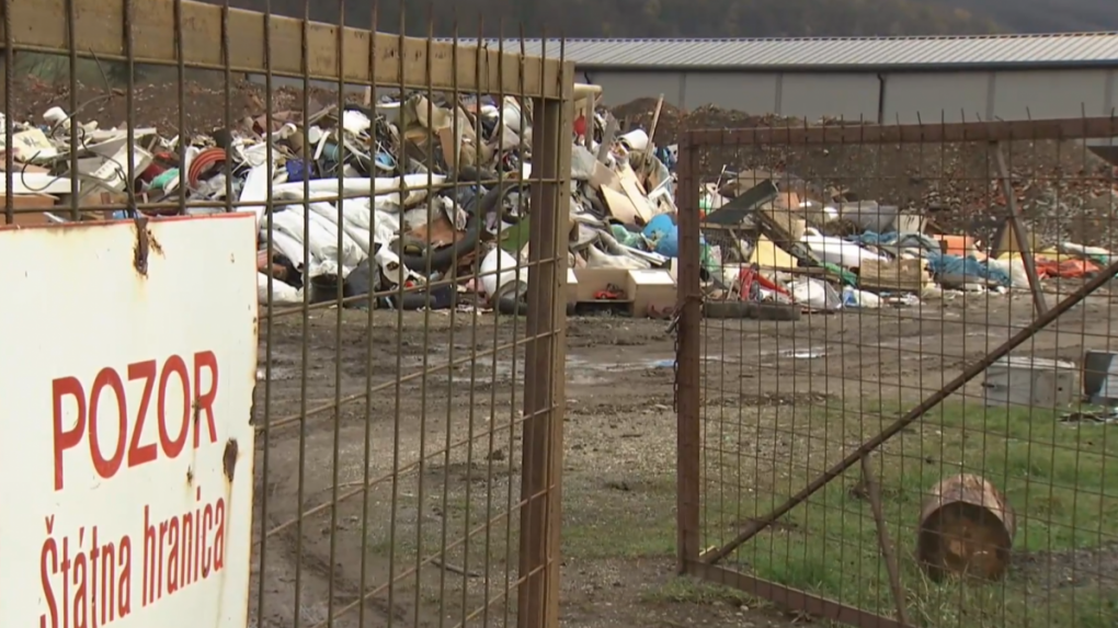 Štát minul vyše milióna eur na vybudovanie zberného dvora pre obce na Zemplíne, stala sa však z neho len divoká skládka