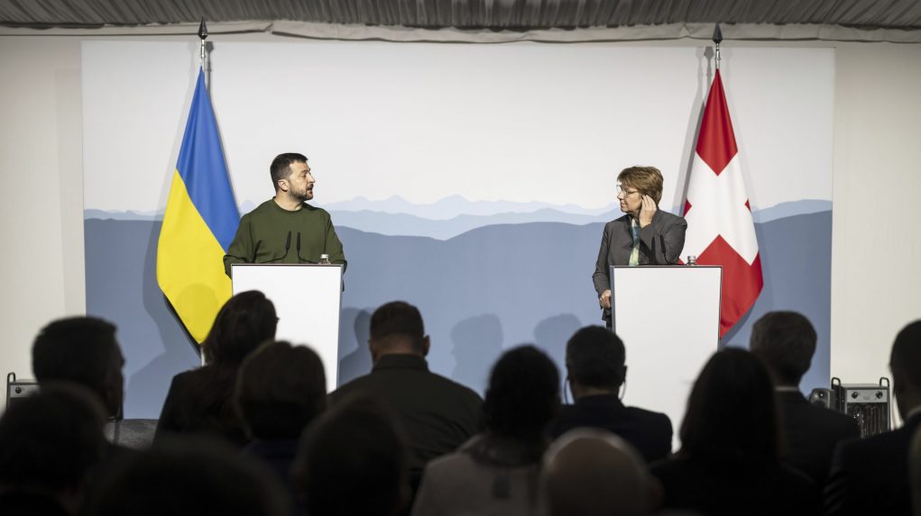 Švajčiarsko a Ukrajina plánujú zorganizovať mierový samit. Rusko pozvať neplánujú, povedal Zelenskyj