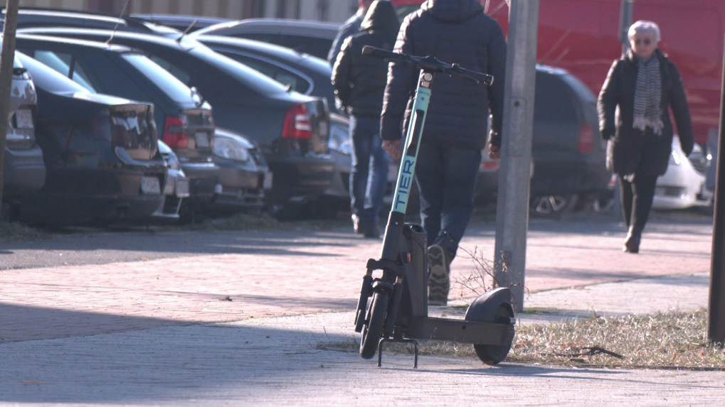 Elektrokolobežky sú stále populárnejšie. V zime by sa mali používať menej, tvrdia odborníci