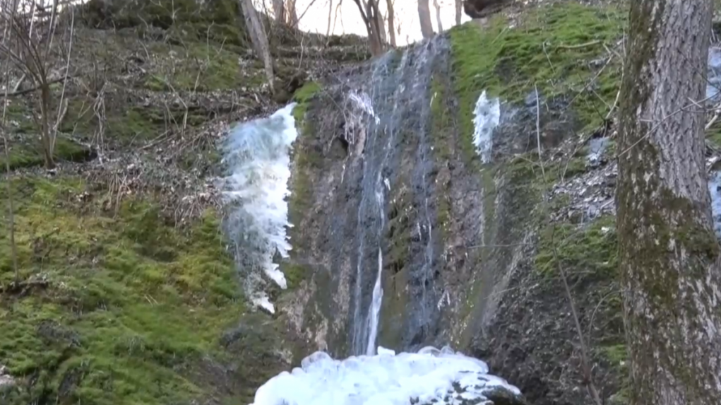Existuje málo príležitostí zazrieť ho: Padlý vodopád pri Smoleniciach tečie len pár týždňov v roku