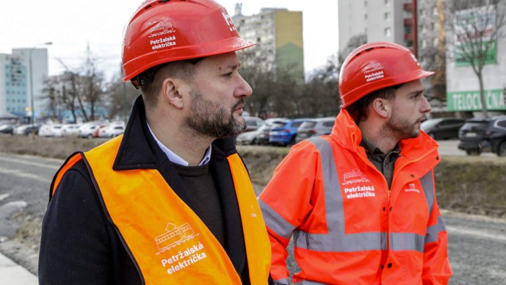 Petržalská električka s ďalšími problémami: Primátor Bratislavy kritizuje tempo výstavby