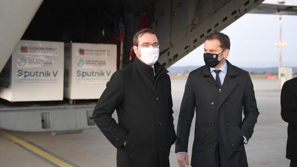Predseda vlády Igor Matovič a minister zdravotníctva Marek Krajčí informujú o dovezení ruskej vakcíny Sputnik V.