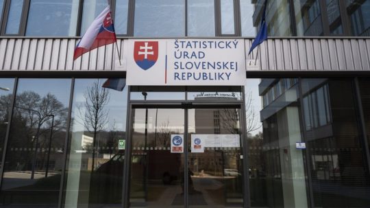 Vchod do budovy Štatistického úradu SR.