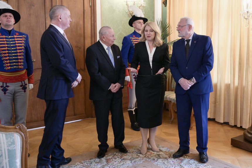 FOTO: Zuzana Čaputová sa stretla s tromi bývalými prezidentmi na tradičnom spoločnom obede