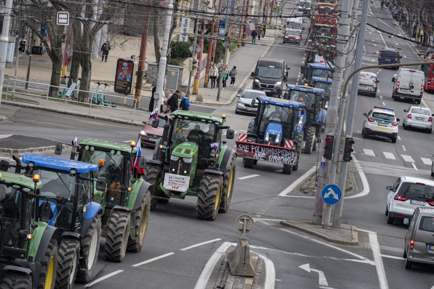 Protesty farmárov vrcholili naprieč celou Európskou úniou. Konali sa aj v 37 slovenských mestách