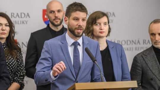 Poslanci Národnej rady SR z opozičného Progresívneho Slovenska.