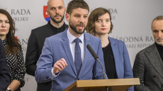 Na snímke poslanci Národnej rady (NR) SR z opozičného Progresívneho Slovenska (PS).