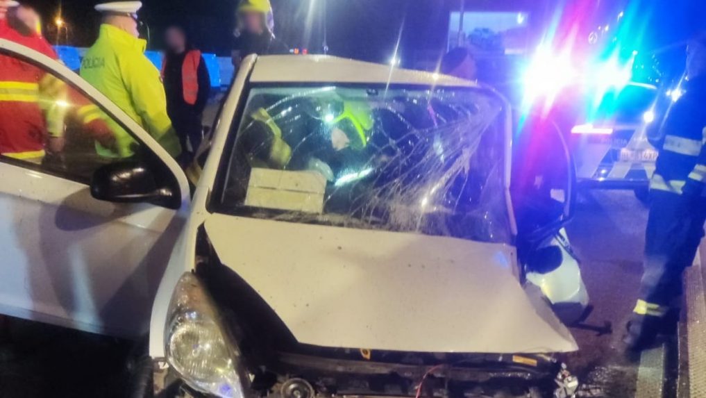 Tragická dopravná nehoda v Bratislave. Vodič (†29) neprežil náraz do stĺpa