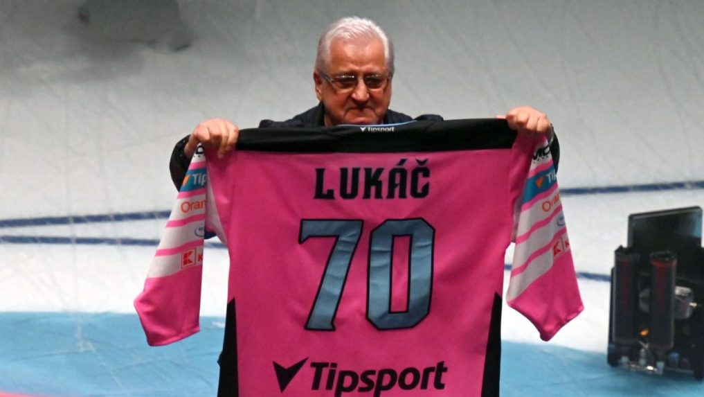 Hokejová legenda Vincent Lukáč počas exhibičného zápasu All Star Legendy 2024.