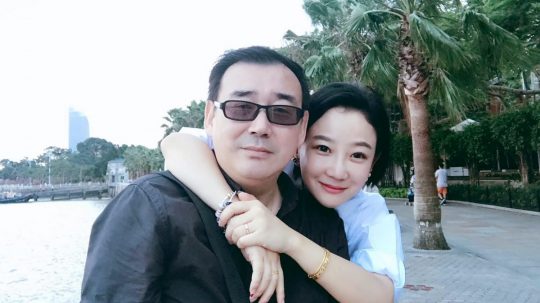 Spisovateľ Yang Hengjun s jeho manželku Yuan Xiaoliang.